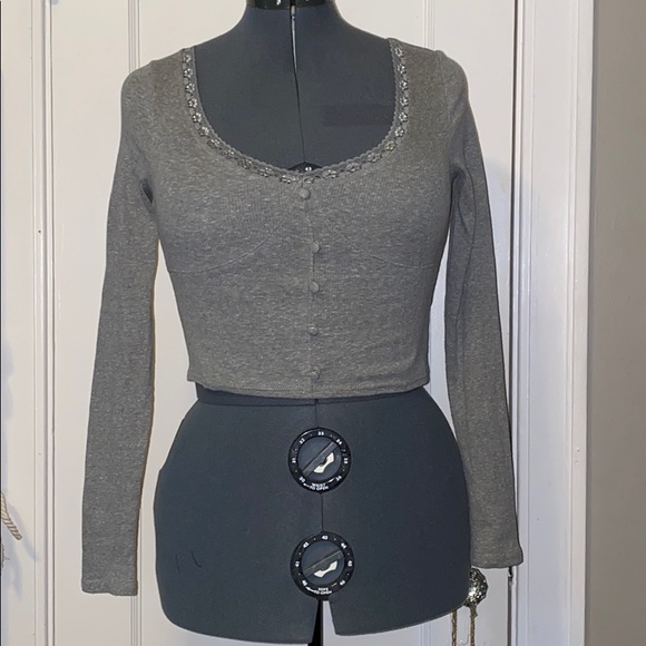 🤍 Grey Crop-Top 🤍 - Picture 2 of 6